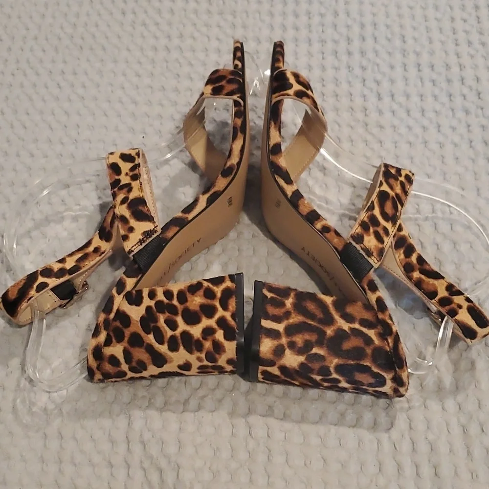 NWOT Sole Society Leopard Block Heel Size 9.5 (#21)